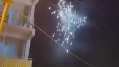 Hatay'da sıcak havanın etkisiyle patlama yaşanan elektrik telleri korkuttu