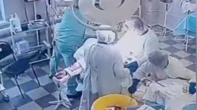 Rusya'da doktorlar 8.8'lik depreme rağmen ameliyatı tamamladı