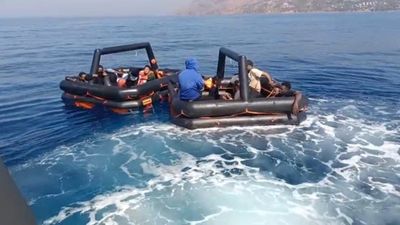 Yunan unsurları 19 kaçak göçmeni ölüme terk etti