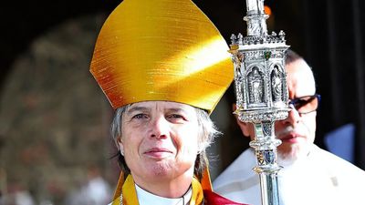 İngiltere'de kiliseye eşcinsel kadın başpiskopos atandı: Halk tepkili