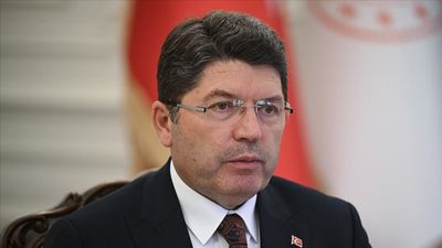 Yılmaz Tunç: Hukuk fakültelerine yalnızca ilk 100 bine giren adaylar kabul edilecek