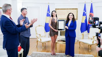 Dua Lipa Kosova vatandaşlığı aldı