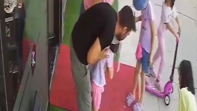 Kırıkkale'de boğazına şeker kaçan çocuğu, kuaför 'Heimlich' manevrasıyla kurtardı