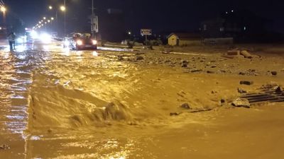 Konya'da etkili olan sağanak sele dönüştü
