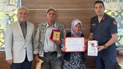 Afyonkarahisar'da yaşlı bir çift evlerini jandarmaya bağışladı