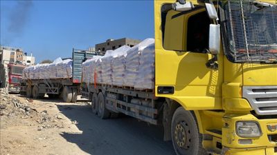 Gazze'deki hükümet: 36 yardım tırının çoğu yağmalandı