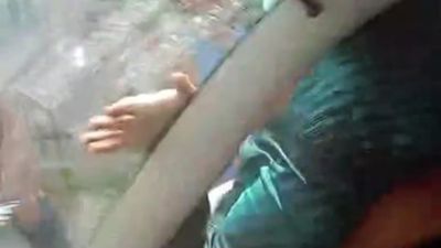 Kocaeli'de çıkan yol verme tartışmasında kalabalık bir grup otomobil sürücüsünü darbetti