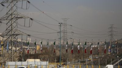İran'da 'tüketim sınırları aştıkları' gerekçesiyle, kamu kurumlarının elektriği kesildi