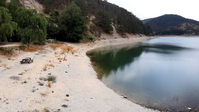 Bolu'yu da aşırı sıcaklar vurdu: Sünnet Gölü'nde sular çekildi