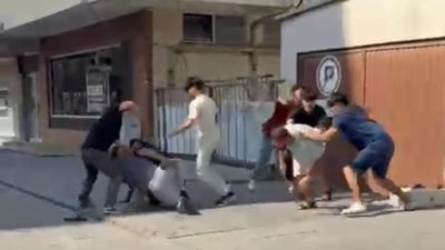 Kayseri'de sokak ortasında kavga ettikleri şahsı taşla bayılttılar