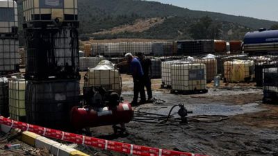 İzmir'de kaçak akaryakıt toplama alanında patlama meydana geldi