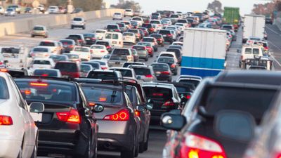 Japonya’da yürürlüğe girdi: Aracına o etiketi yapıştırmayan trafiğe çıkamayacak!