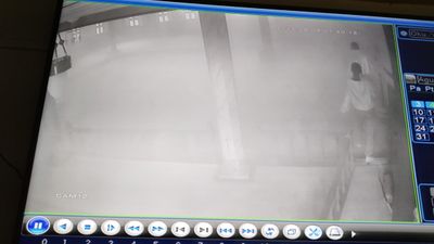 Kütahya'da bir grup genç camiye zarar verdi