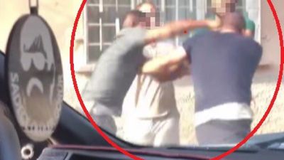 Hatay'da belindeki bıçakla kavgaya girdi: Sokak boks ringine döndü