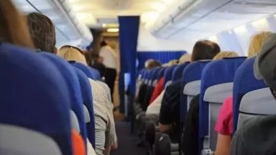 Uçuş görevlisi uyardı: Herkes uçağa bindikten sonra bu hatayı yapıyor