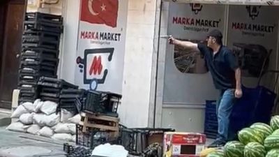 Zonguldak'ta sokak ortasında, 2 şarjör mermi ateşledi: O anlar kamerada
