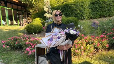 Bursa'da 50 yaşında üniversiteden birincilikle mezun oldu