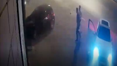 Antalya'da alkol alıp direksiyon başına geçti, ağaca ve iş yerine çarptı
