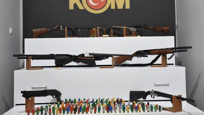 Niğde ve Nevşehir'de eş zamanlı ruhsatsız silah operasyonu: 9 gözaltı
