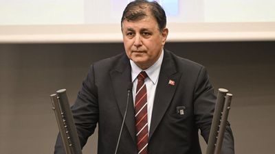 AK Parti'ye geçeceği iddia ediliyordu: Cemil Tugay'dan ilk açıklama