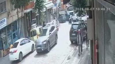 İstanbul'da emlak ofisine silahlı saldırı kamerada