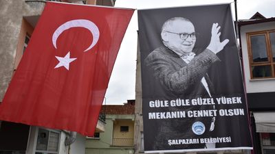 Eski Bakan Mustafa Demir, Trabzon'da son yolculuğuna uğurlandı