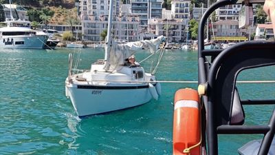 Muğla'da sürüklenen teknedeki 2 kişi kurtarıldı