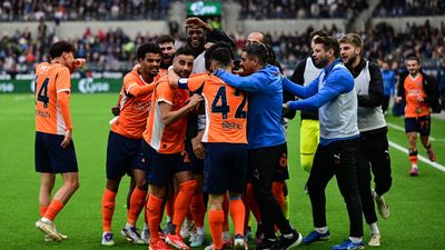 Başakşehir, Viking'i üç golle yıktı