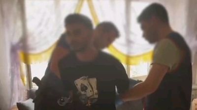 Edirne'de 33 yıl hapis cezası ile aranıyordu: Firari şahıs raf arkasında yakalandı