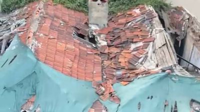 İstanbul'da tarihi eser niteliğindeki 100 yıllık bina çöktü