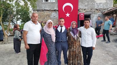 "Sadece garibanlar mı gider askere" diyen gence davul zurnalı uğurlama