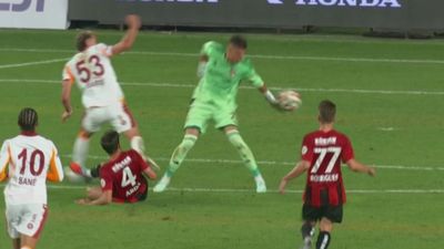 Kırmızı kart çıktı! Gaziantep FK, Galatasaray karşısında 10 kişi