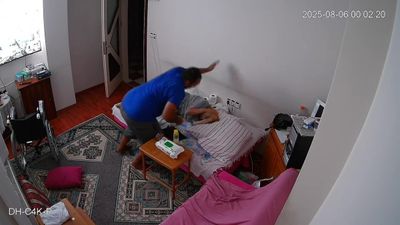 Denizli'de şizofreni hastası oğlu tarafından dövülen kadın yaşam mücadelesi veriyor