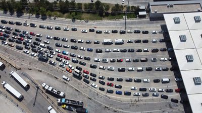 Gurbetçilerin hüzünlü dönüşü devam ediyor: Gelirken seviniyoruz, giderken üzülüyoruz