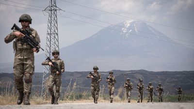 Sınırda vatan nöbeti: Ağrı'da Mehmetçik yasa dışı geçişlere izin vermiyor