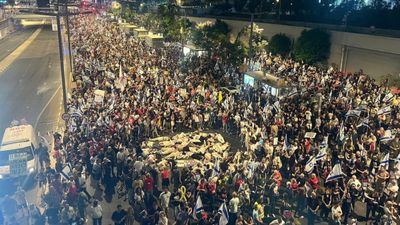İsrail’de hükümet karşıtı gösteriler alevleniyor: On binlerce kişi katıldı