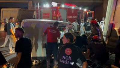 İstanbul'da alkollü sürücünün kullandığı araç kamyonete çarptı: 3 yaralı