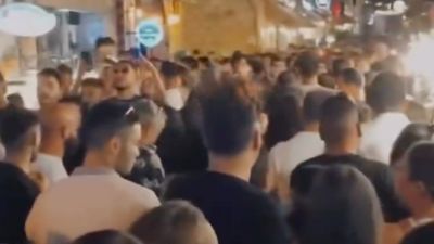 Tatil beldelerindeki araç ve insan yoğunluğu, çile haline geldi