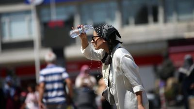 Kavurucu sıcaklar devam ediyor: 17 şehir 40 derecenin üzerini gördü