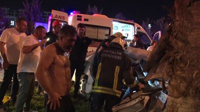 Antalya'da kaza yapıp araç içinde sıkışan kardeşlerin babası konuştu