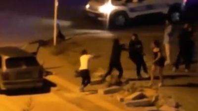 Bursa'da gençler arasında kavga: Cadde boks ringine döndü