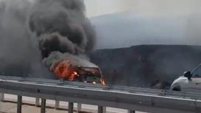 Tekirdağ'da otomobil alevlere teslim oldu
