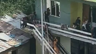 Muş'ta iki aile arasındaki kavgada yumruk ve sopalar havada uçuştu