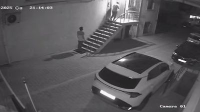 İstanbul'da 4 dakika içinde ne bulurlarsa çalan hırsızlar bisikletle kaçtı