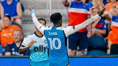 Wilfried Zaha'dan şık vole golü