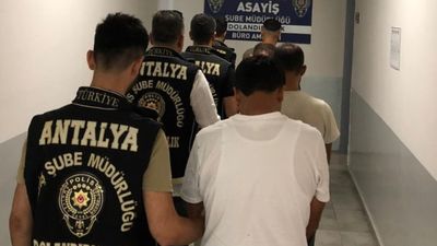 Antalya'da 1 milyon liralık vurgun: Kendini devlet görevlisi olarak tanıtan şüpheliler hakkında karar