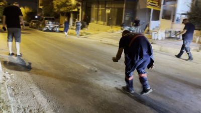 Hatay'da kazada kopan parmağı, gece karanlığında aradılar