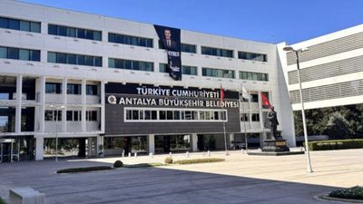 Antalya Büyükşehir Belediyesi'ne rüşvet operasyonu: 17 gözaltı