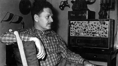 MİT arşiv belgesini paylaştı: Nâzım Hikmet'e ait çizim ve şiir