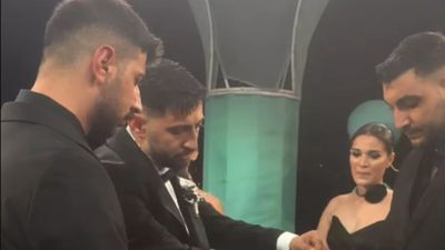 Burak Bulut ve Eda Sakız evlendi! Takılan altınlar gündem oldu